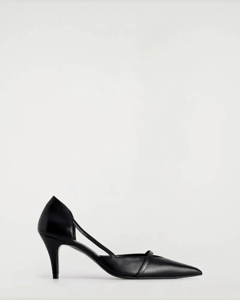 COS Pumps Aus Leder Mit Riemen Schwarz
