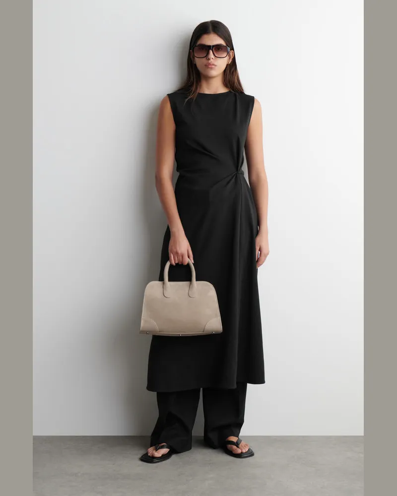 COS Kleine Studio Bowlingtasche - Veloursleder Beige