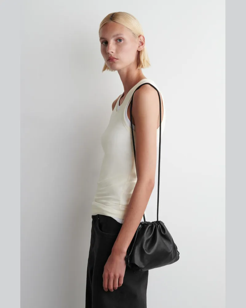 COS Kleine Cavatelli Clutch - Leder Schwarz