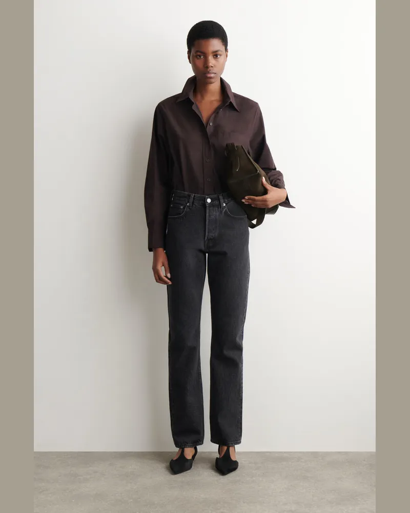 COS Pipeline Jeans Mit Schmalem Bein Schwarz