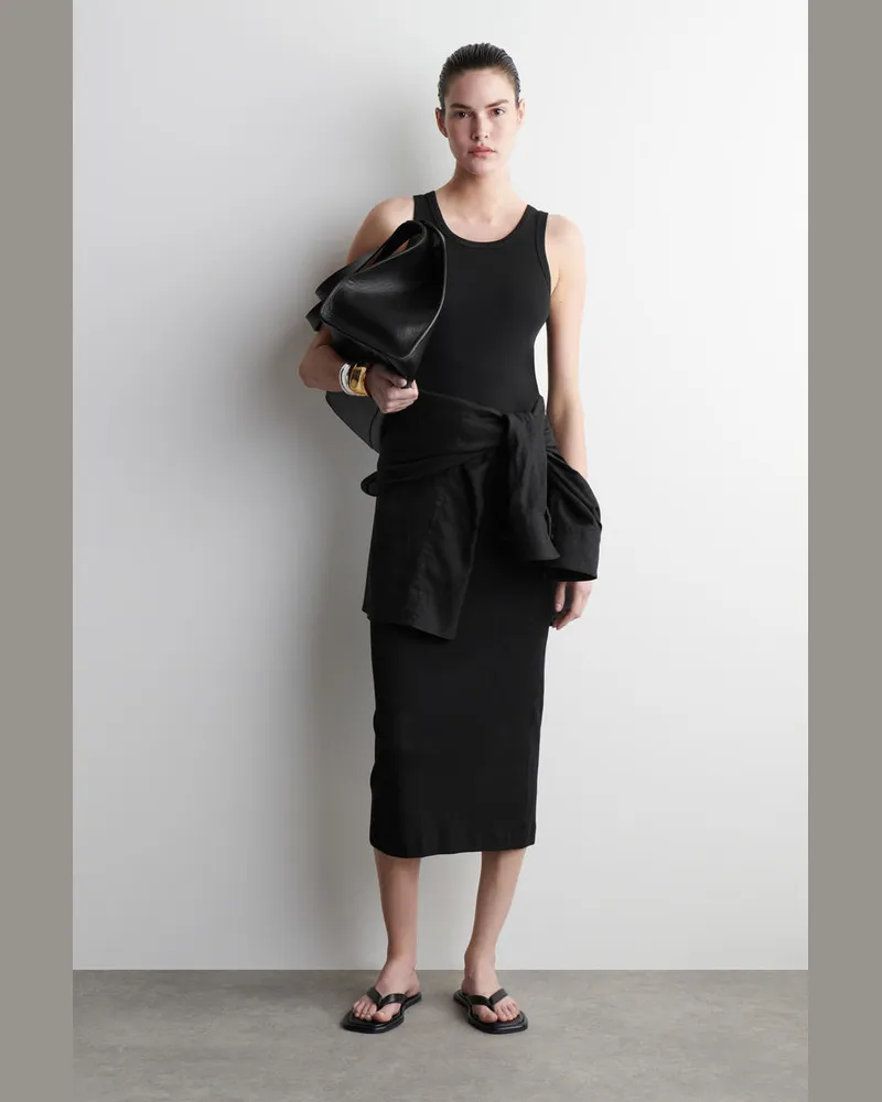 COS Geripptes Schlauchkleid Schwarz