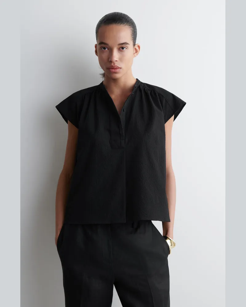 COS Bluse Mit Grandad-Kragen Und Gerafften Ärmeln Schwarz