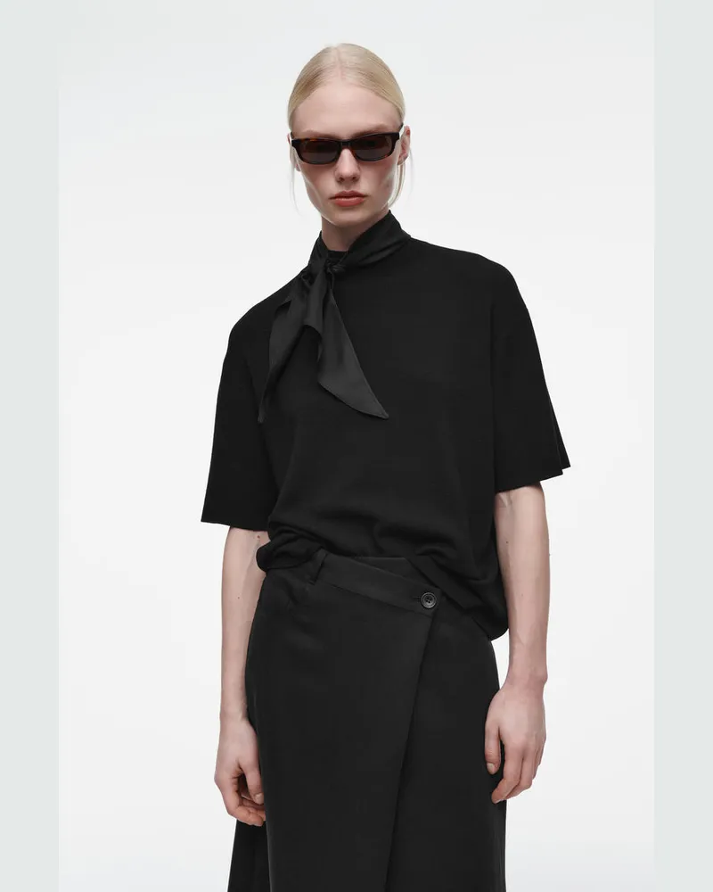 COS T-Shirt Aus Merinowolle Mit Schaldetail Schwarz