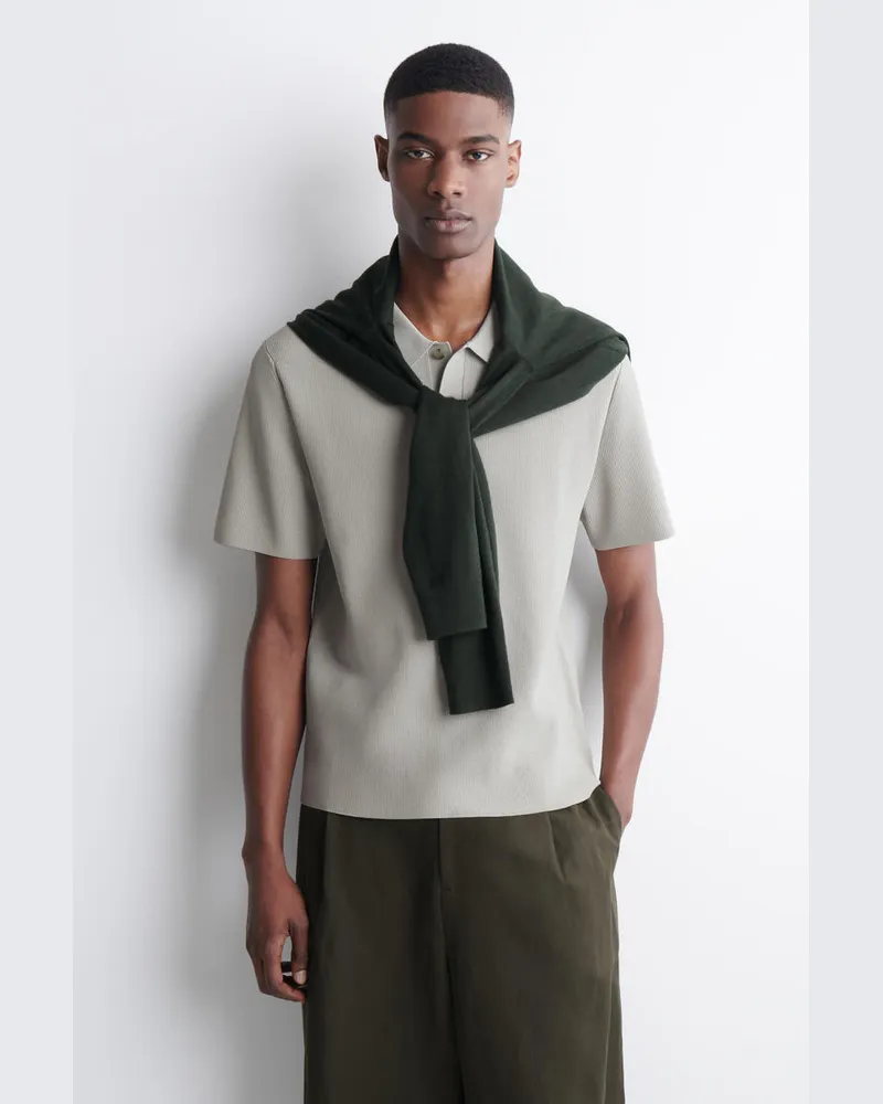 COS Schmal Geschnittenes Polohemd Aus Bouclé-Strick Grau