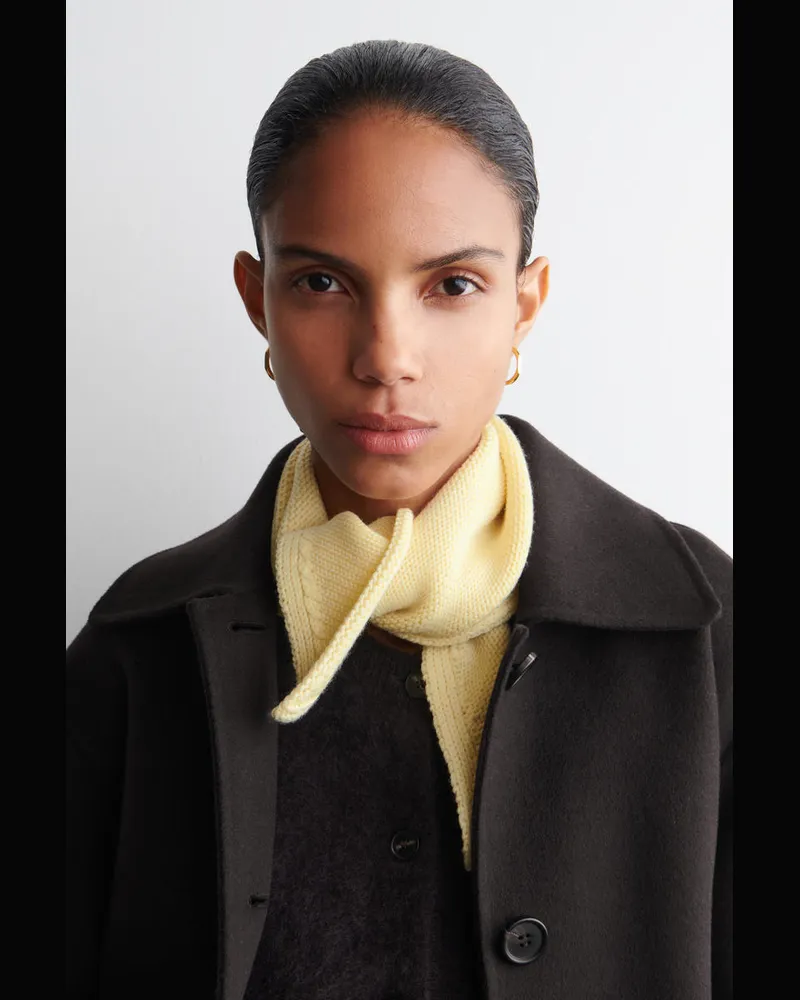 COS Merino Wool Triangle Scarf Gelb