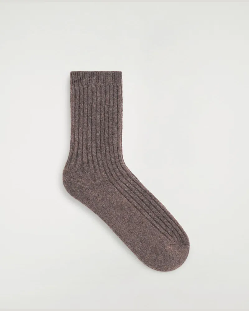 COS Gerippte Kaschmirsocken Beige