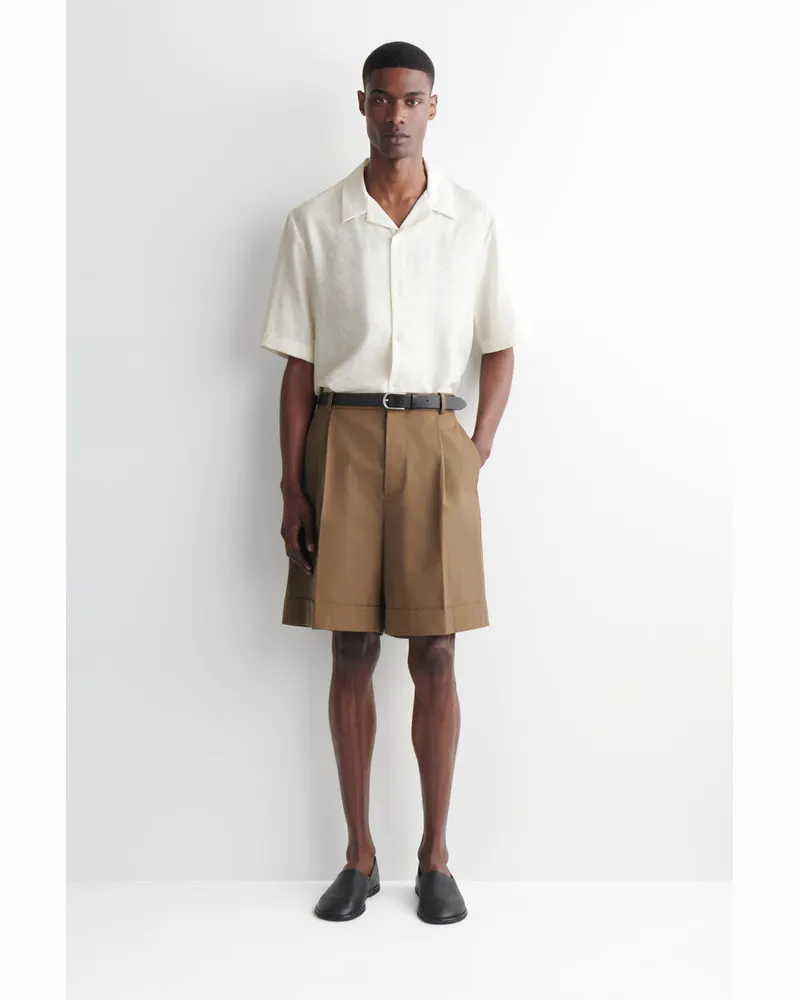 COS Chinoshorts Aus Baumwolle Mit Umschlag Und Falten Beige