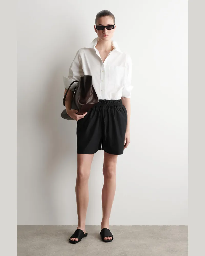 COS Ruched-Waist Shorts Schwarz