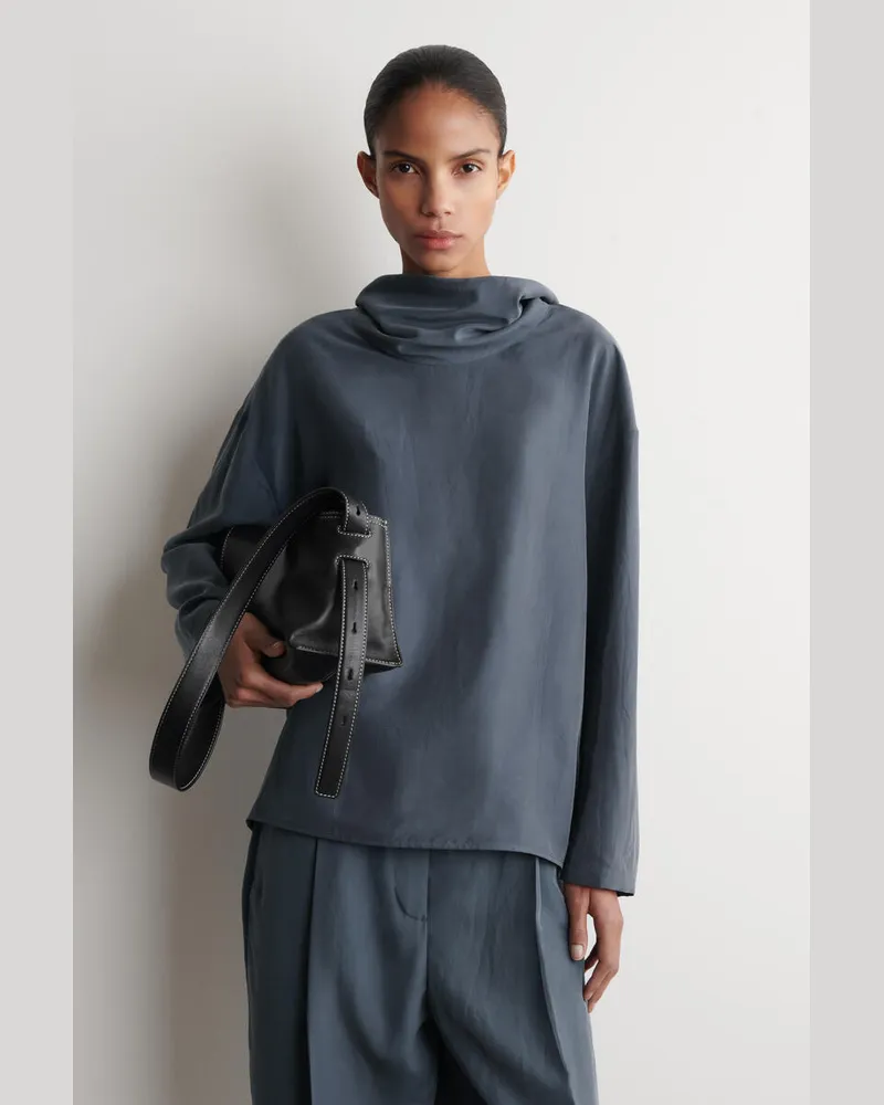 COS Oberteil Aus Seide Mit Trichterkragen Blau