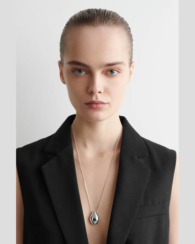 COS Kette Mit Anhänger Silberfarben