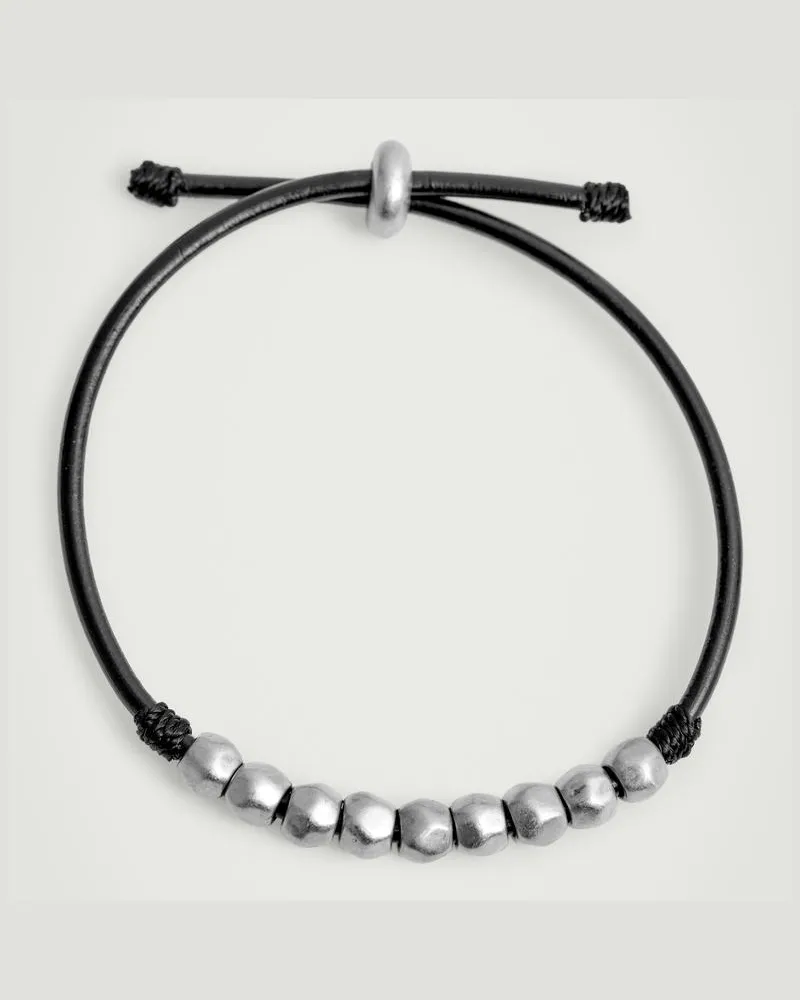 COS Kordelarmband Aus Leder Mit Perlen Silberfarben