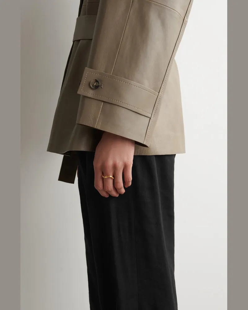 COS Skulpturaler Ring Goldfarben