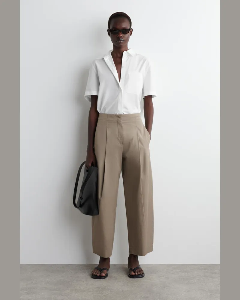 COS Chinohose Mit Falten Und Barrel-Bein Beige