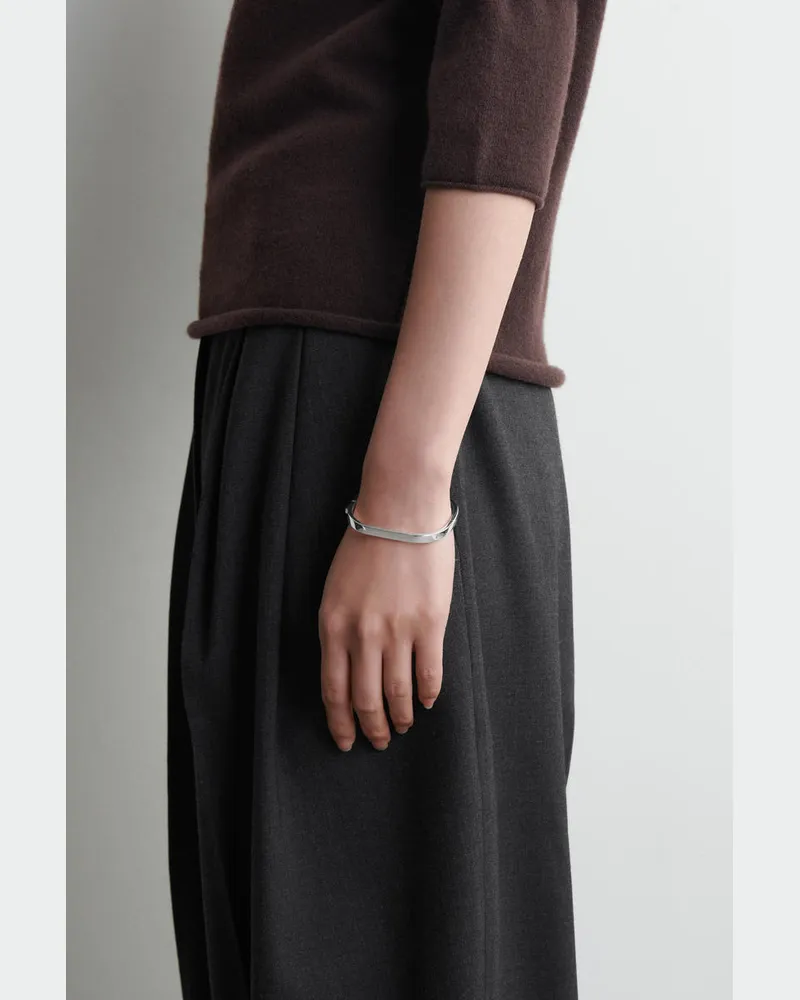 COS Abgerundeter Rechteckiger Armreif Silberfarben