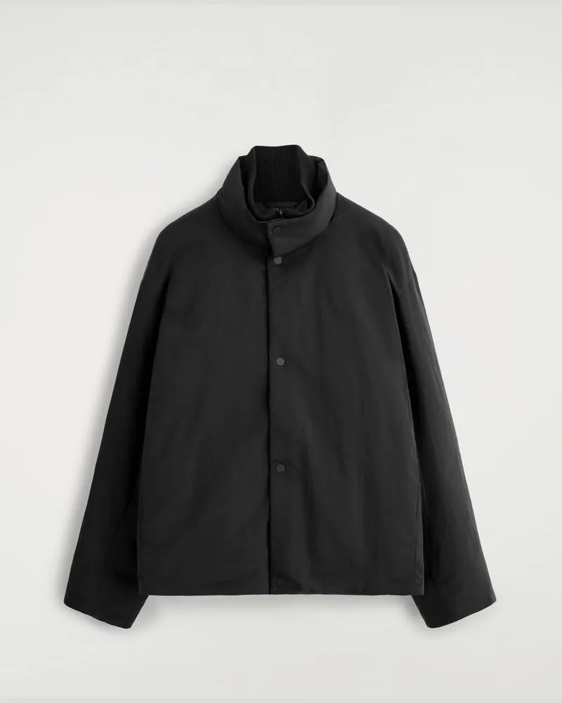 COS Wattierte Daunenjacke Mit Stehkragen Schwarz