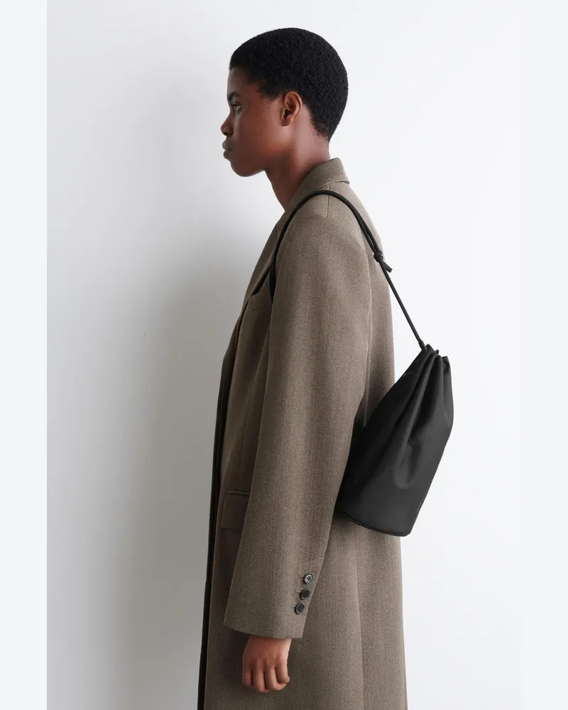 COS Umhängetasche Mit Kordzug - Nylon Schwarz