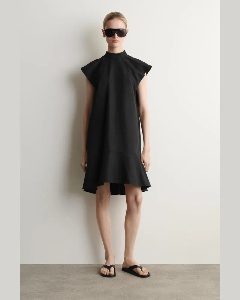 COS Skulpturales Kleid Mit Hohem Kragen Schwarz