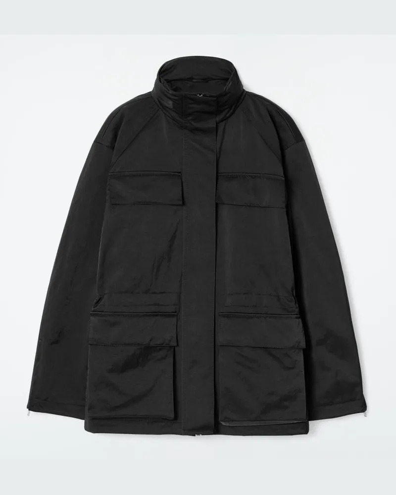 COS Taillierte Utility-Jacke Schwarz