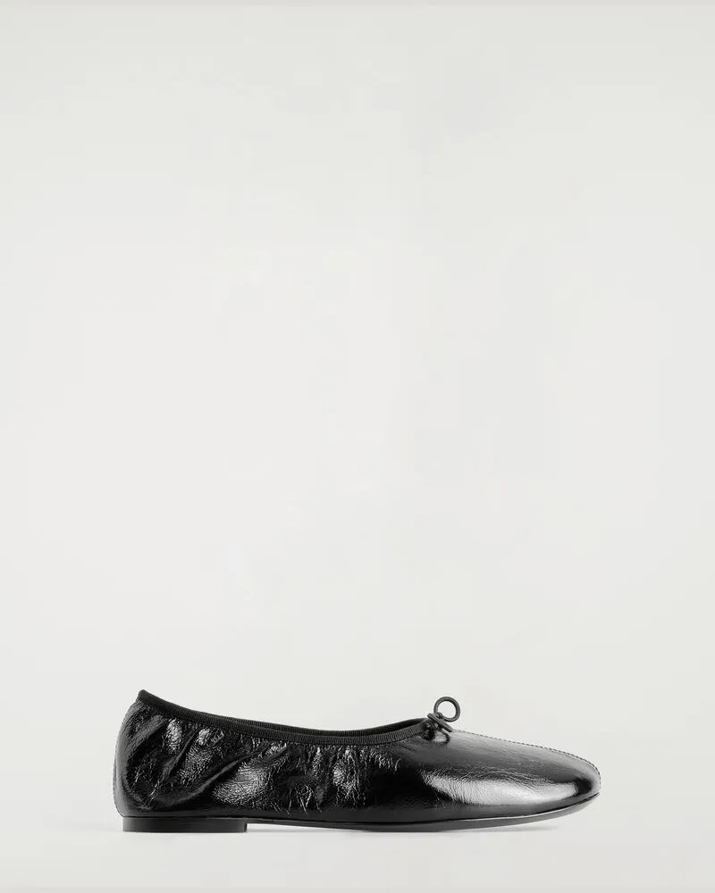 COS Ballerinas Aus Lackleder In Knitteroptik Schwarz