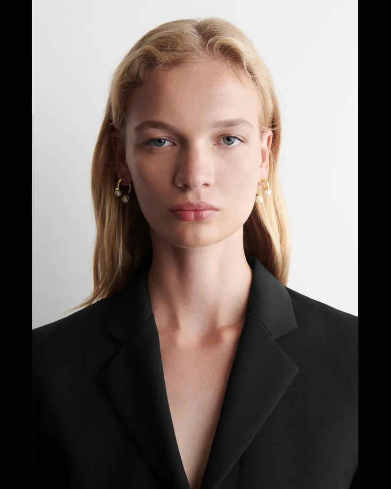 COS Gebogene Ohrringe Mit Süsswasserperlen Goldfarben