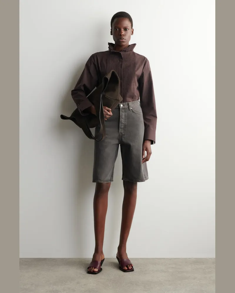 COS Knielange Jeansshorts Braun