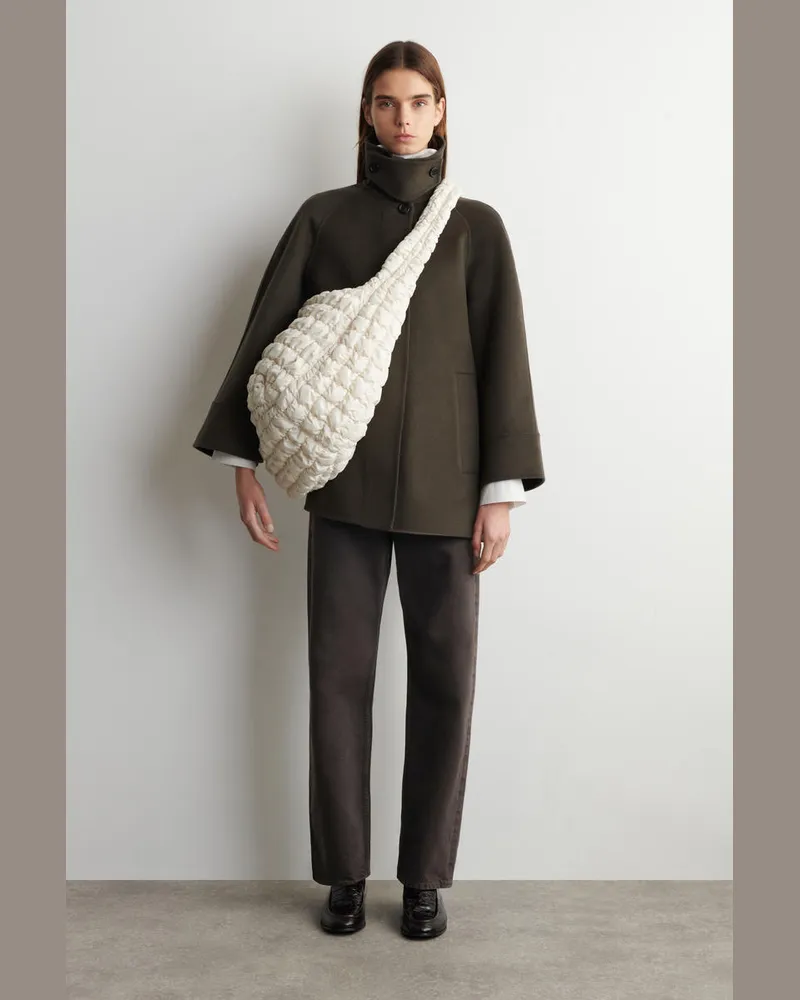 COS Grosse Gesteppte Umhängetasche Beige