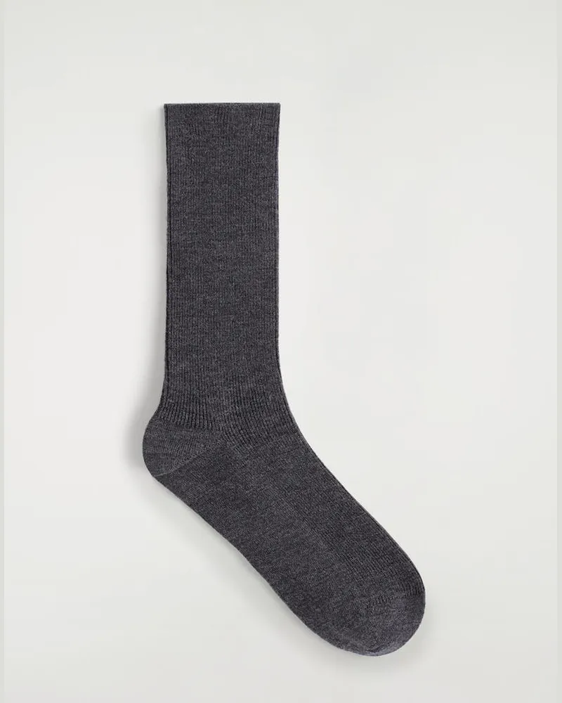 COS Gerippte Wollsocken Grau