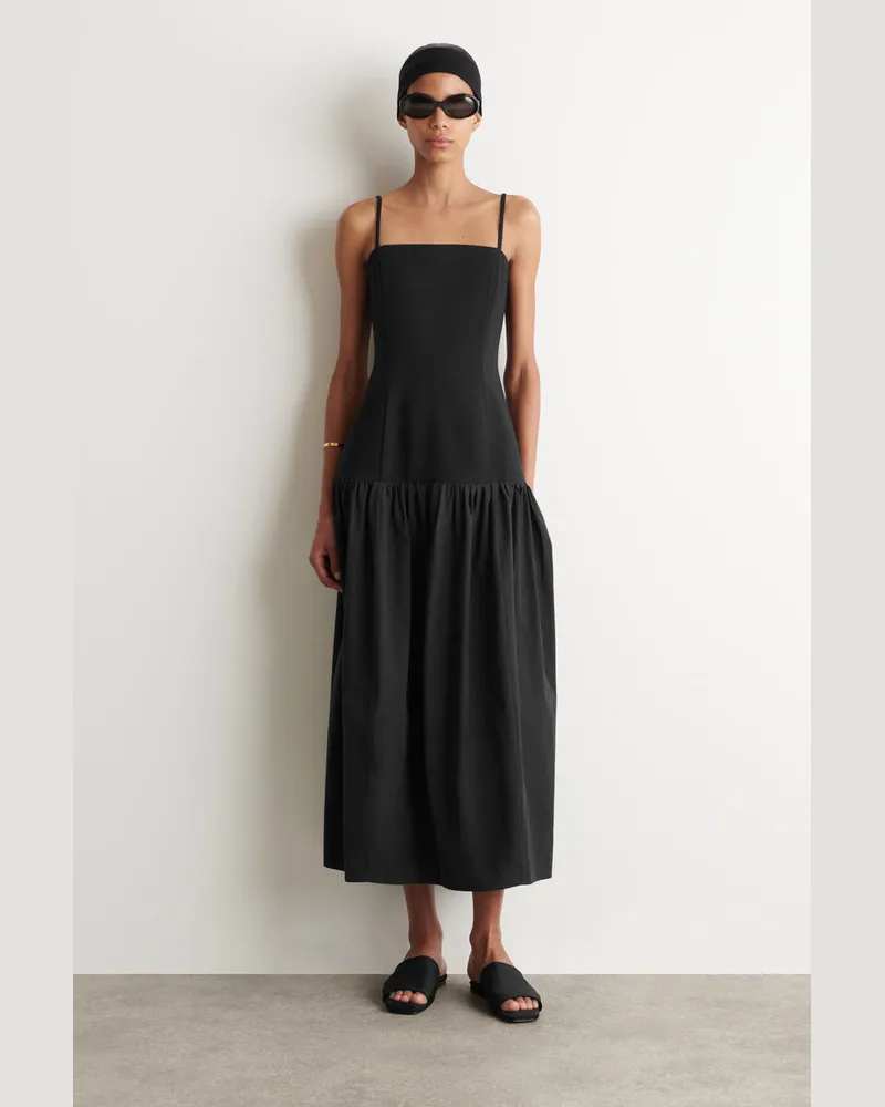COS Skulpturales Midikleid Mit Niedriger Taille Schwarz