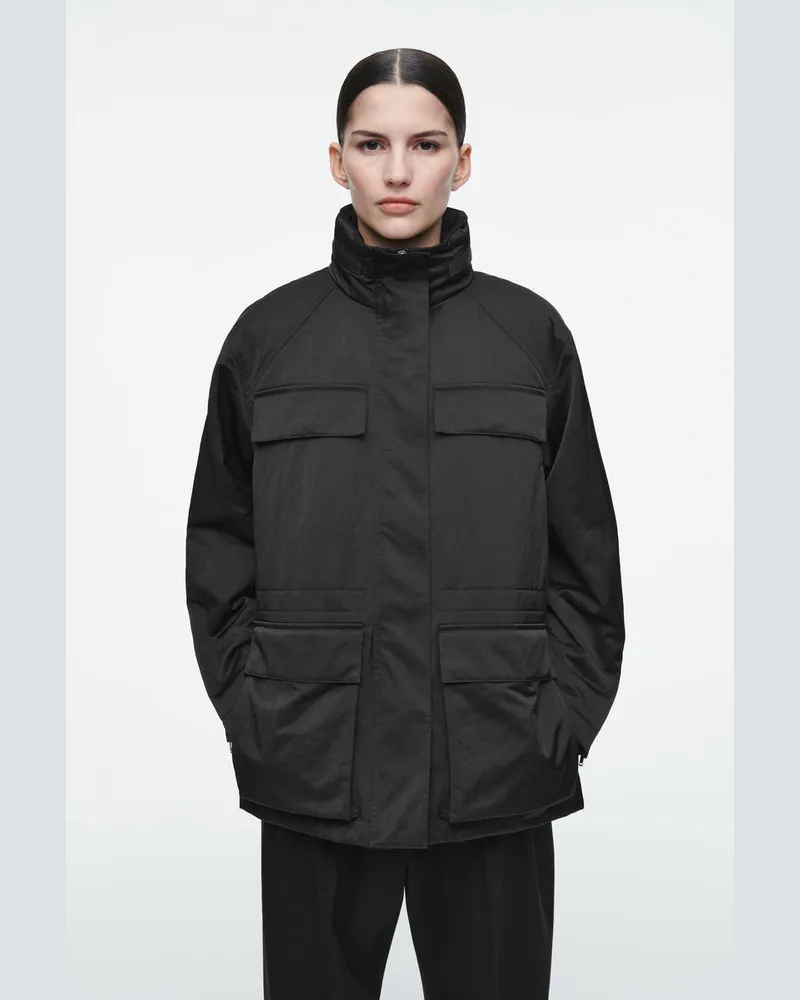 COS Taillierte Utility-Jacke Schwarz