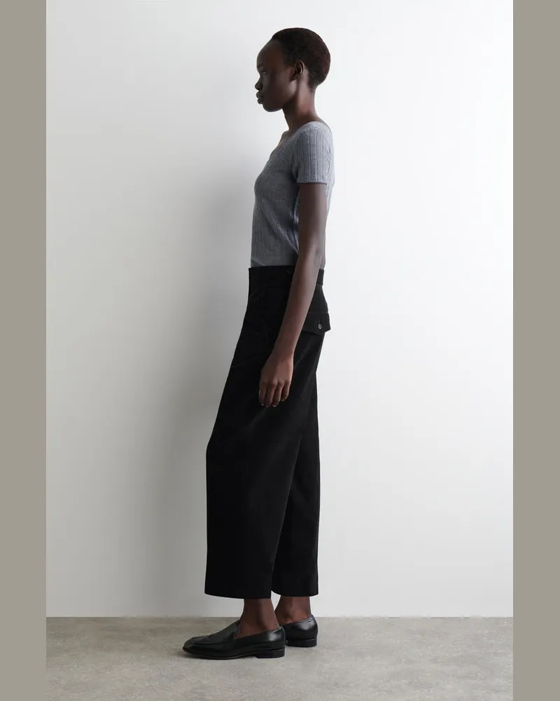 COS Verkürzte Cordhose Schwarz