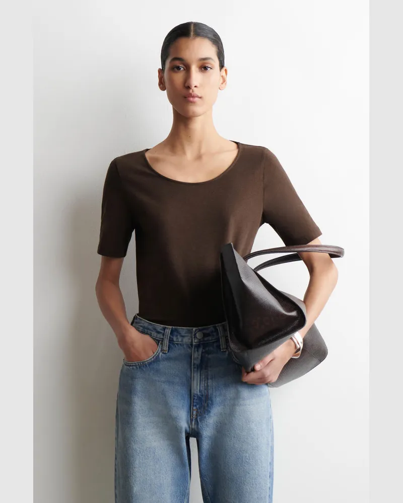 COS Schmales Baumwoll-T-Shirt Mit Tiefem Ausschnitt Braun