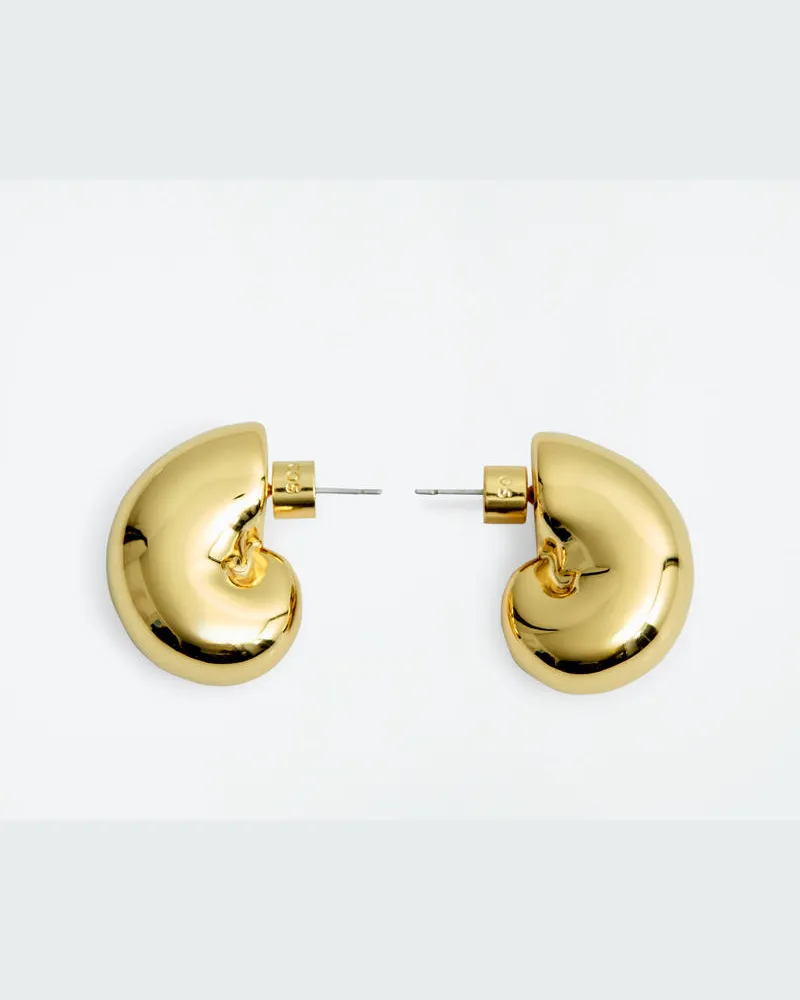 COS Markante Muschelförmige Ohrringe Goldfarben