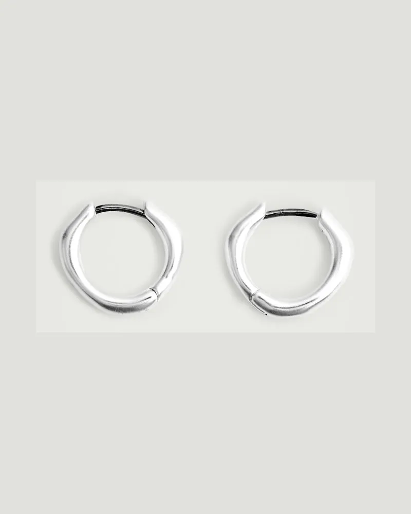 COS Gehämmerte Huggie Creolen Silberfarben