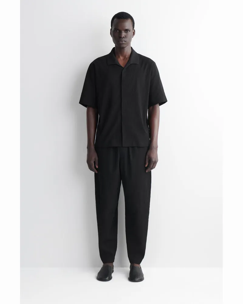 COS Schmal Zulaufende Baumwollhose In Knitteroptik Schwarz