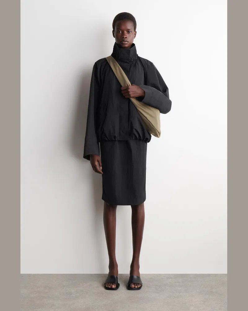 COS Abgerundete Umhängetasche - Knitteroptik Beige