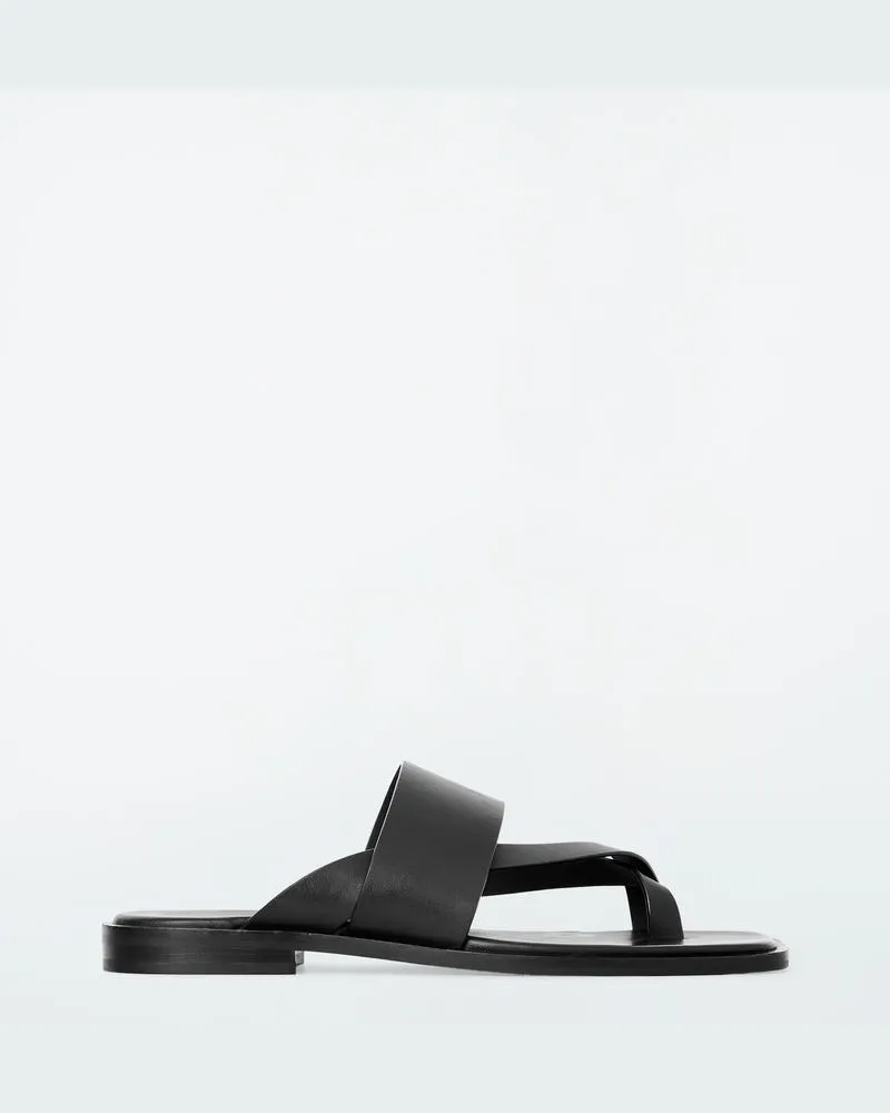 COS Zehensteg-Sandalen Aus Leder Schwarz