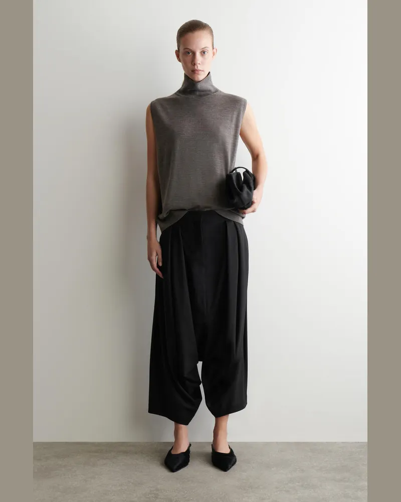 COS Voluminöse Wollhose Schwarz