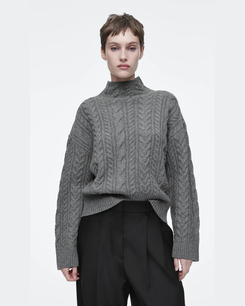 COS Wollpullover Mit Zopfstrickmuster Und Stehkragen Grau