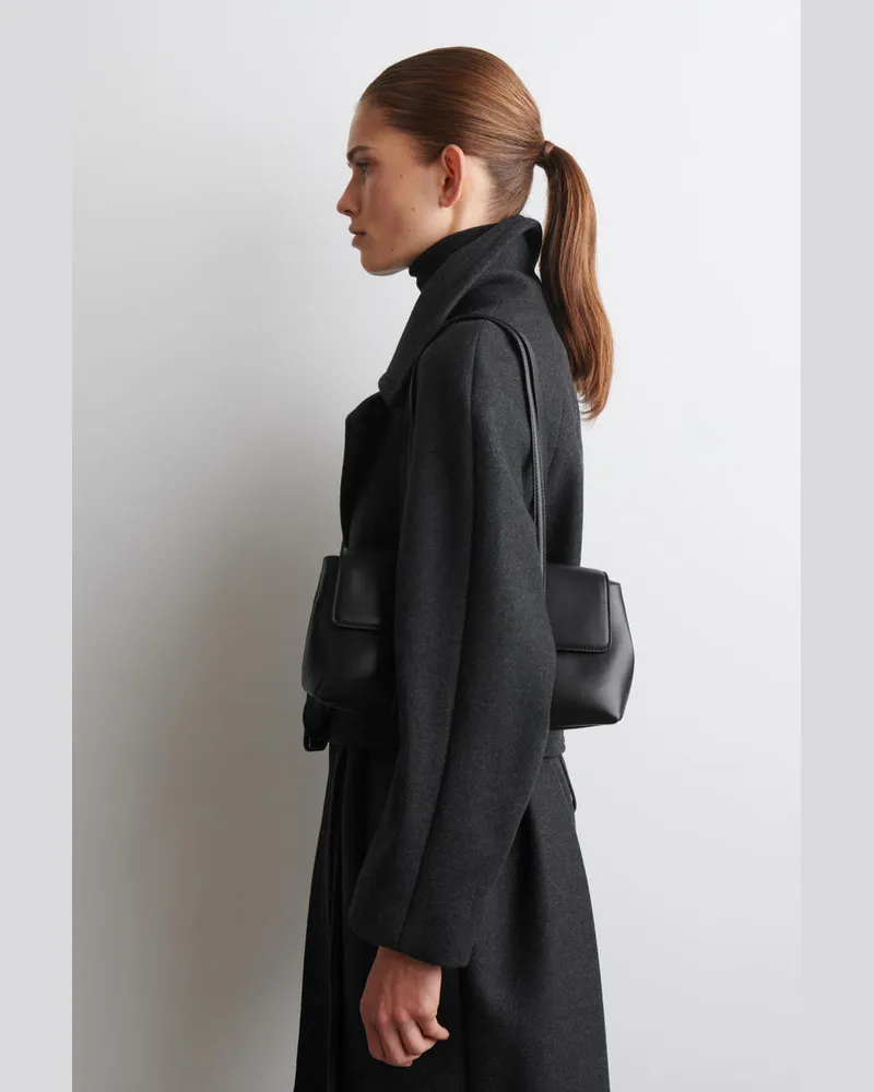 COS Nouveau Schultertasche - Leder Schwarz