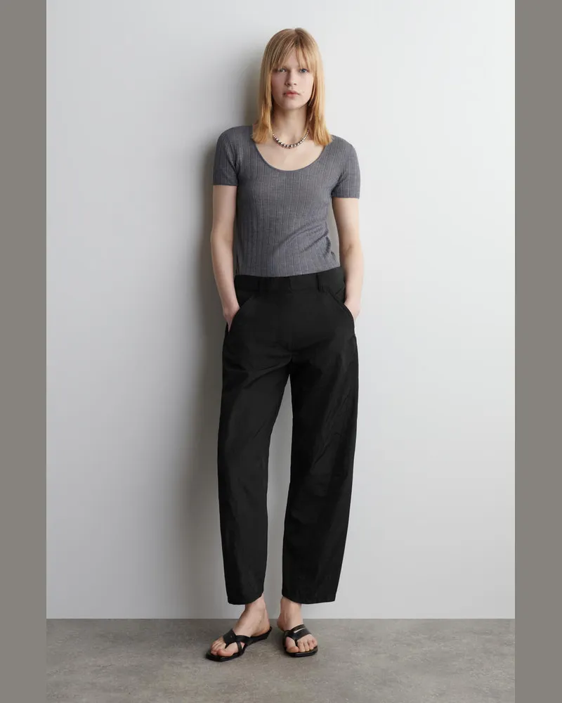 COS Hose Aus Nylon Mit Barrel-Bein Schwarz