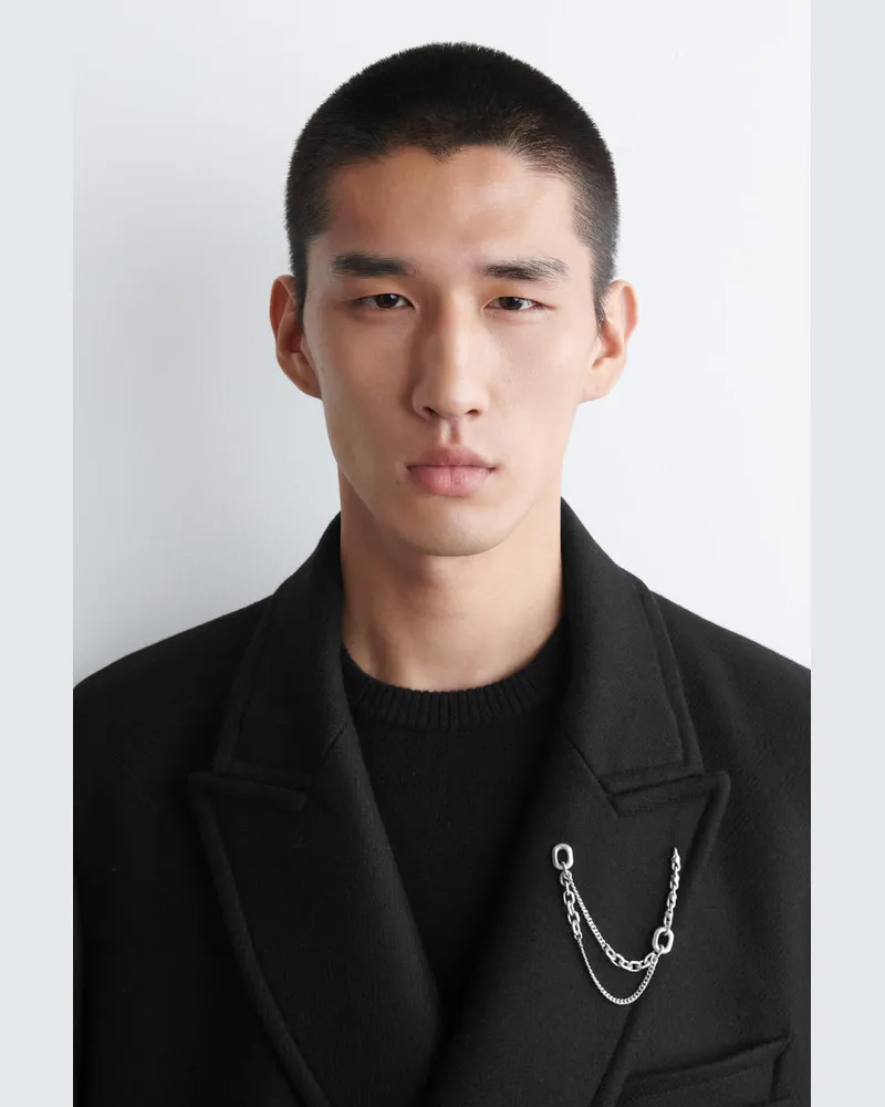 COS Facettierte Brosche Mit Doppelkette Silberfarben