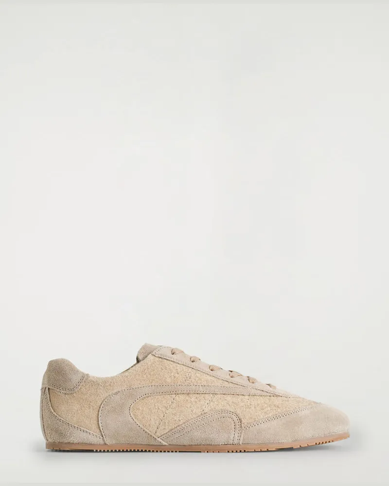 COS Schlichte Sneakers Aus Veloursleder Beige