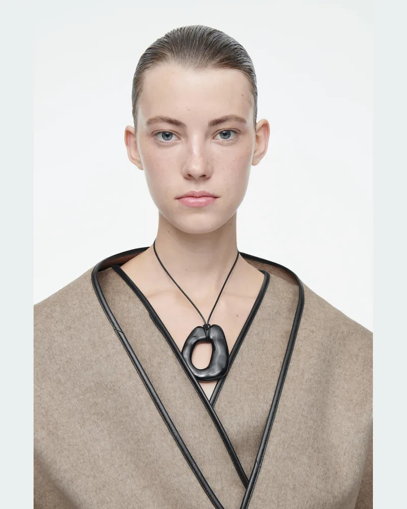 COS Lederkette Mit Anhänger Schwarz