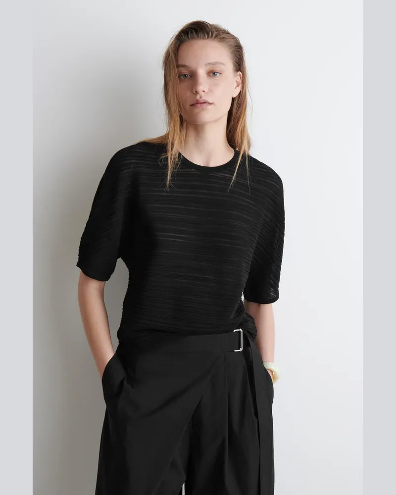 COS Plissiertes Strick-T-Shirt Schwarz