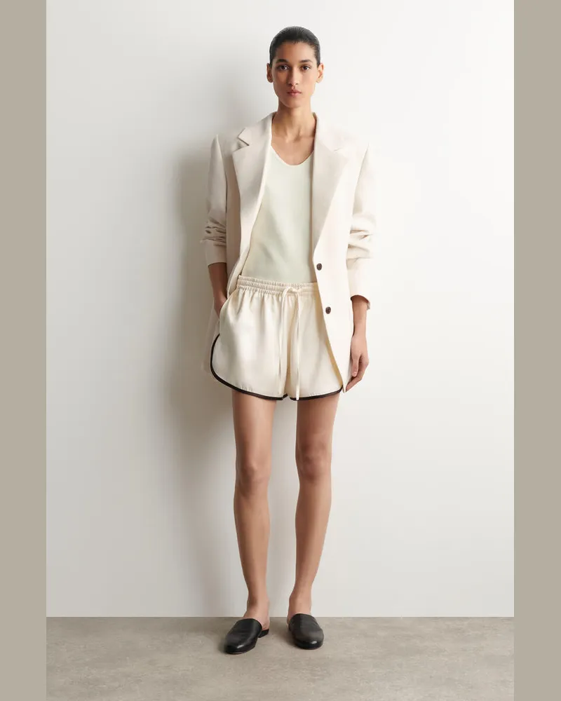 COS Laufshorts Aus Satin Mit Kontrastierenden Paspeln Weiß