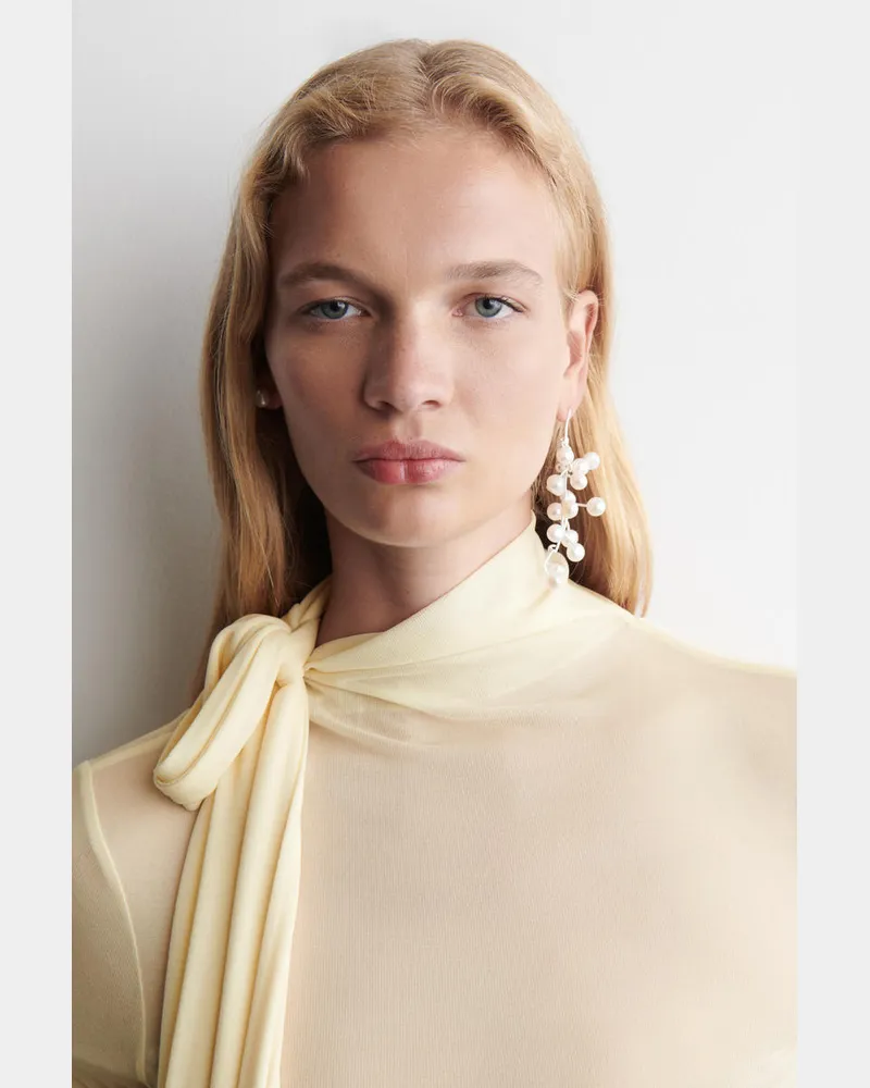 COS Ungleiche Ohrringe Mit Süsswasserperlen Weiß