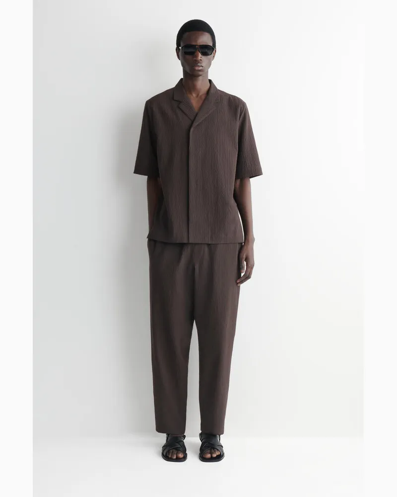 COS Hose Aus Seersucker Mit Schmal Zulaufendem Bein Braun