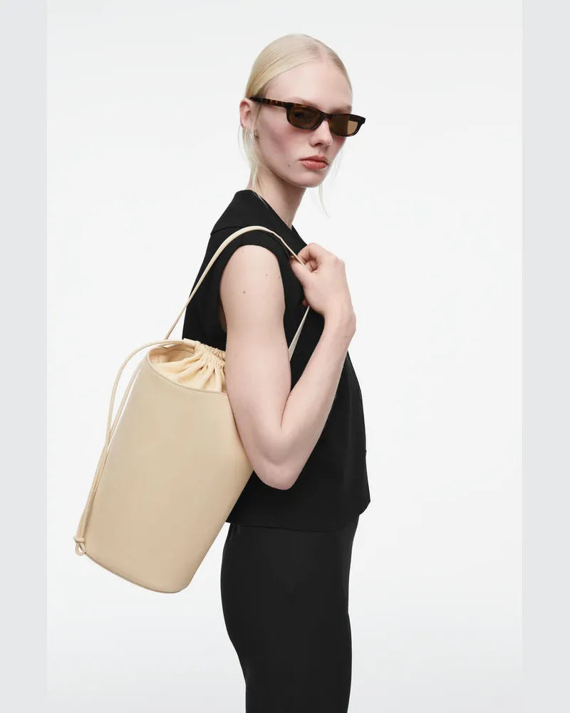 COS Beuteltasche - Nubukleder Beige