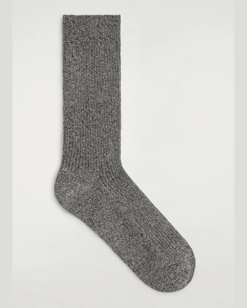 COS Gerippte Socken Braun