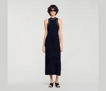 Langes Samtkleid mit Strassbesatz